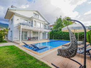 Villa Pelit - 4 Yatak Odalı Saunalı Havuzlu Villa